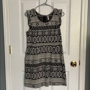 Xhilaration black and white sleeveless dress
